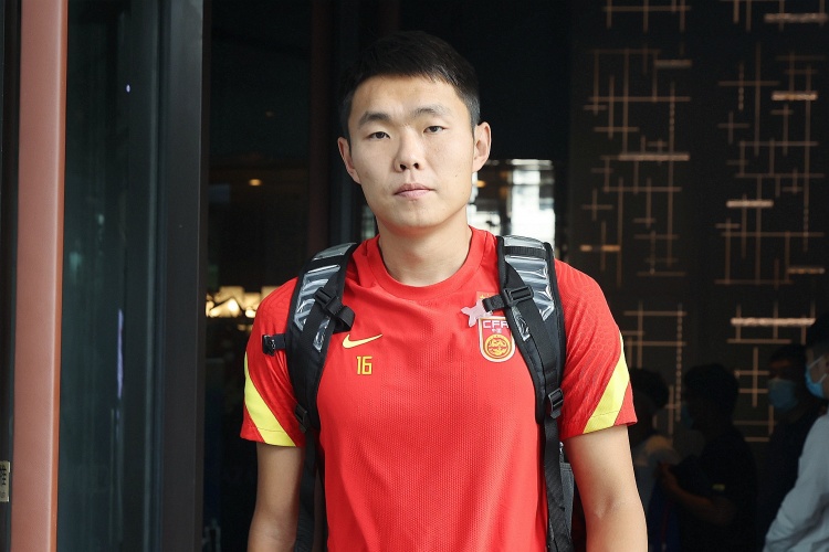媒體人:國足征召5名邊后衛(wèi)真的有必要嗎?中場堆積眾多8號位