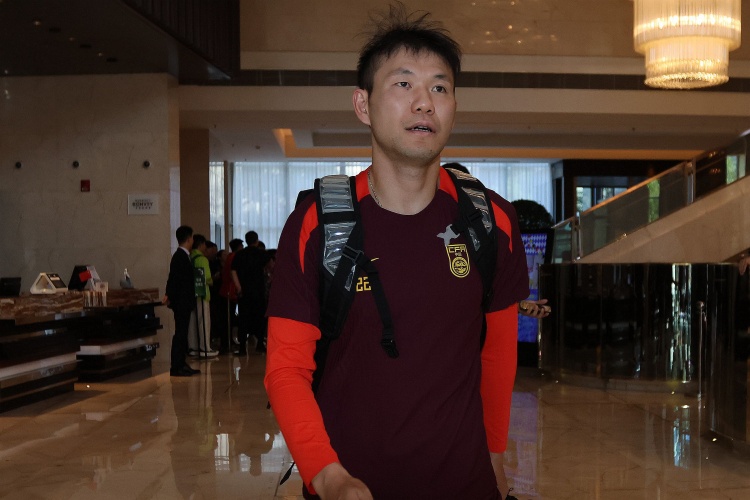 李源一3次助攻位居助攻榜榜首,李璇:再看伊萬發(fā)言覺得有種錯亂