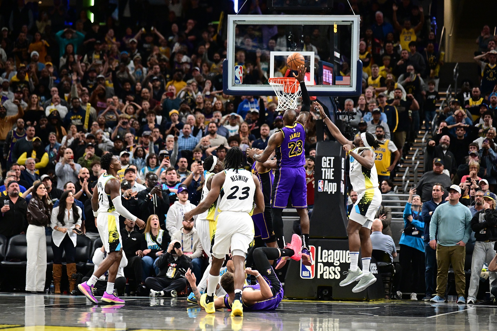 NBA歷史唯二面對同一支球隊有過3次壓哨絕殺的球員:喬丹和詹姆斯
